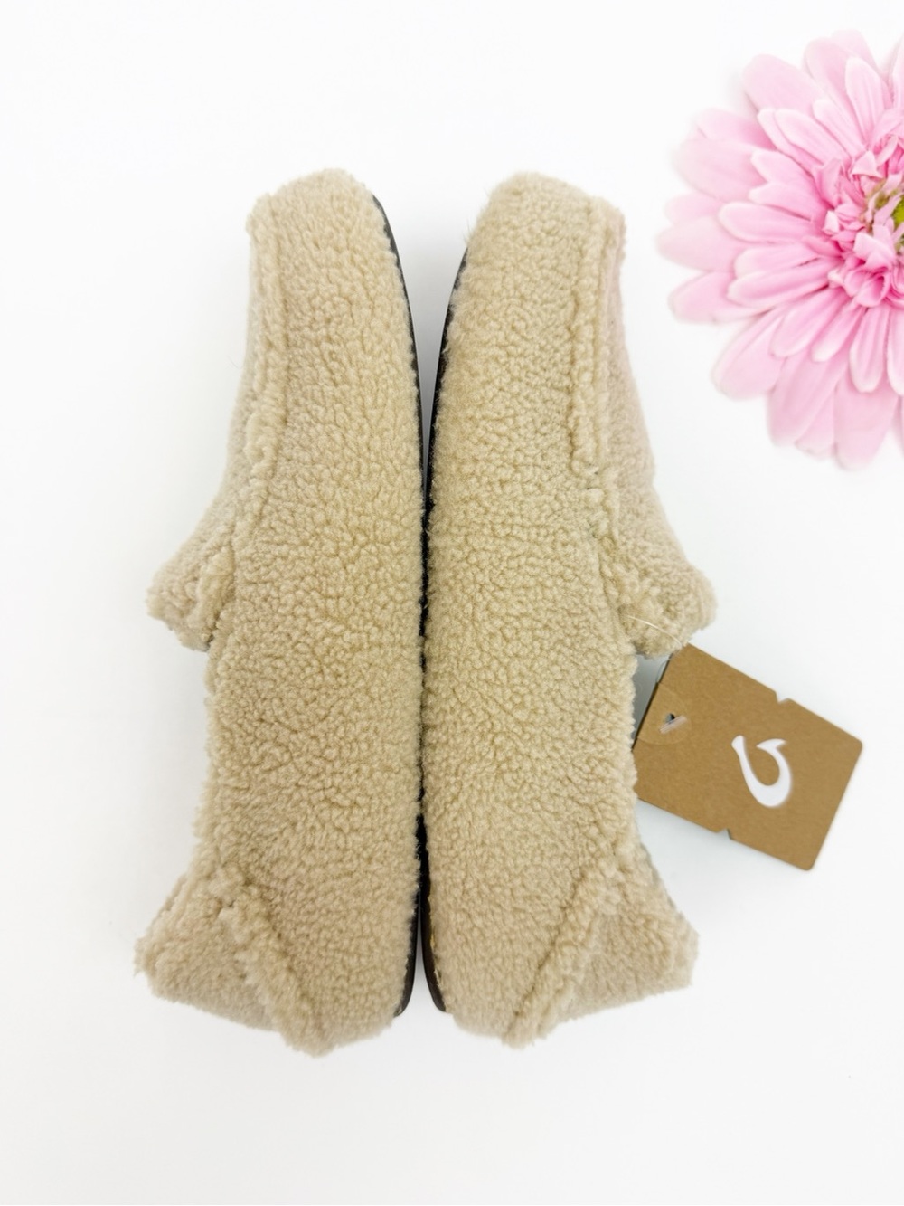 OluKai Women's Nohea Heu Slippers Sandbar Tan Beige Sherpa Fleece - Picture 8 of 12